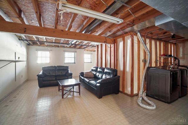 256 Centerbury Court, Springdale, OH 45246