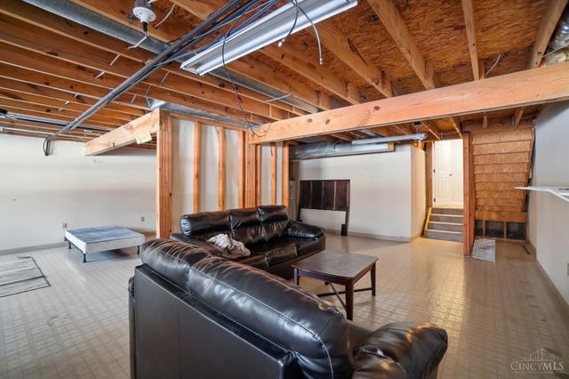 256 Centerbury Court, Springdale, OH 45246