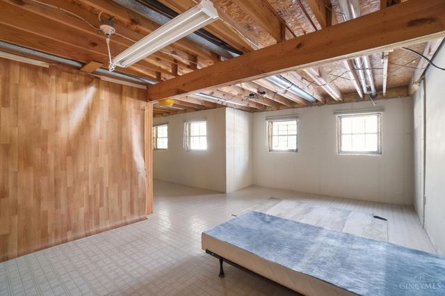 256 Centerbury Court, Springdale, OH 45246