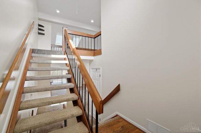 256 Centerbury Court, Springdale, OH 45246