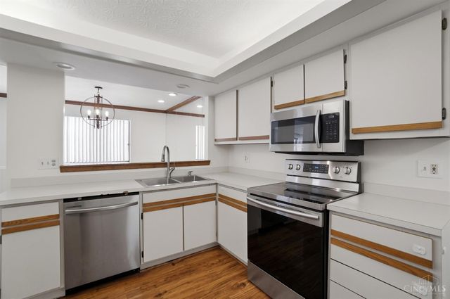 256 Centerbury Court, Springdale, OH 45246