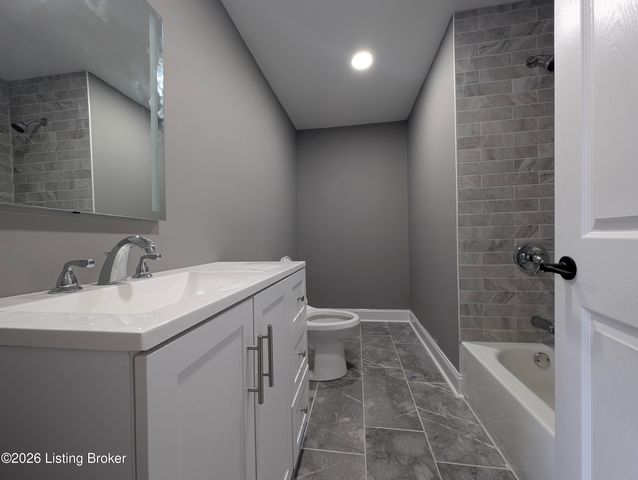 3800 E Indian Trail, Louisville, KY 40213