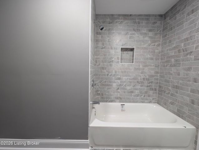 3800 E Indian Trail, Louisville, KY 40213