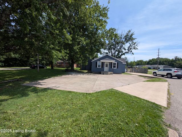 3800 E Indian Trail, Louisville, KY 40213