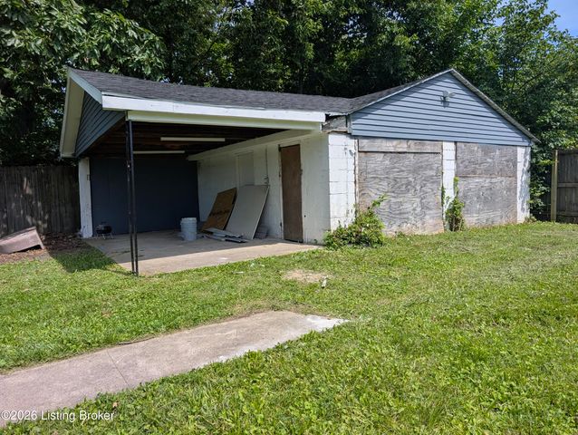 3800 E Indian Trail, Louisville, KY 40213