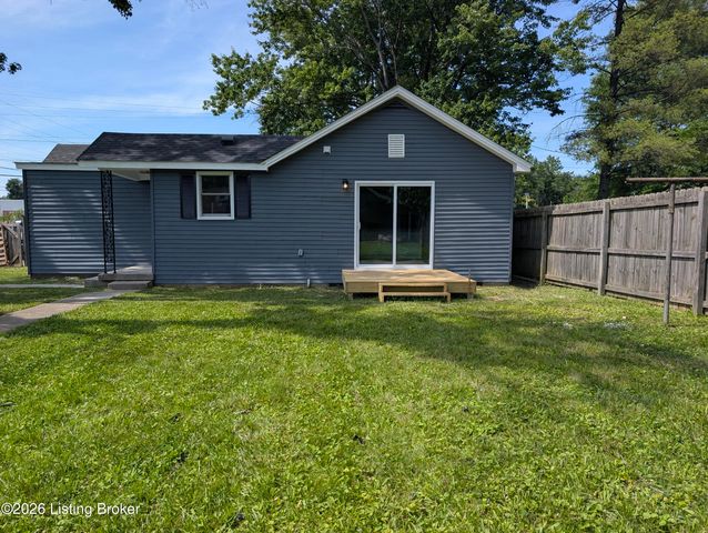 3800 E Indian Trail, Louisville, KY 40213