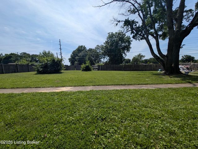 3800 E Indian Trail, Louisville, KY 40213