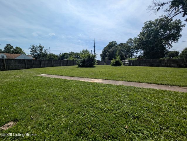 3800 E Indian Trail, Louisville, KY 40213