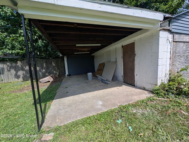 3800 E Indian Trail, Louisville, KY 40213