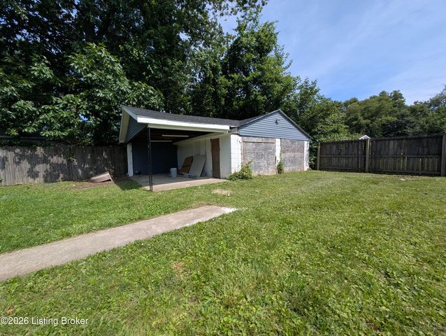 3800 E Indian Trail, Louisville, KY 40213