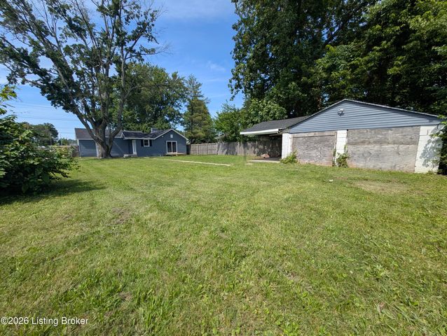 3800 E Indian Trail, Louisville, KY 40213