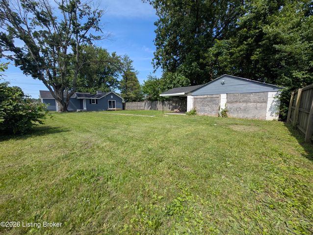 3800 E Indian Trail, Louisville, KY 40213