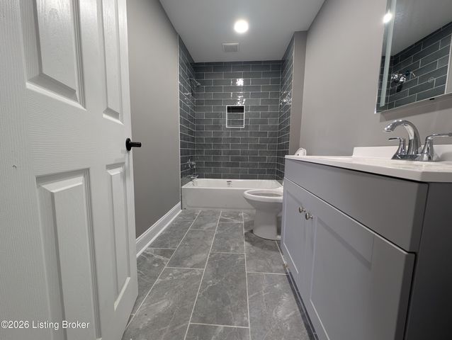 3800 E Indian Trail, Louisville, KY 40213