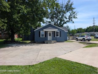 3800 E Indian Trail, Louisville, KY 40213