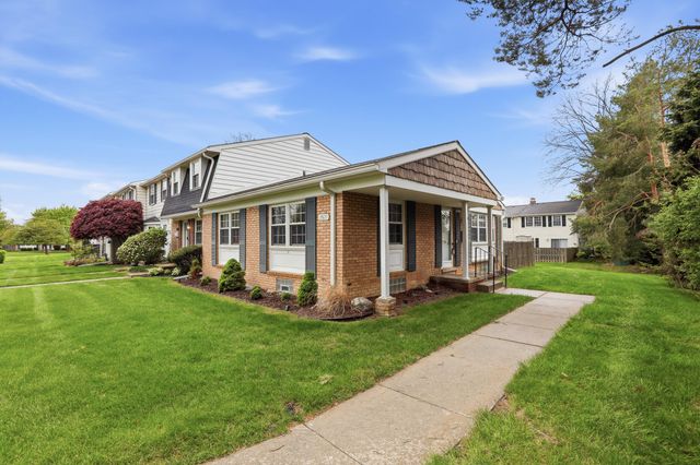 19677 Ironwood Court, Northville, MI 48167