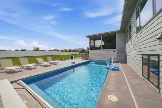 1716 Falcon Drive, Polk City, IA 50226