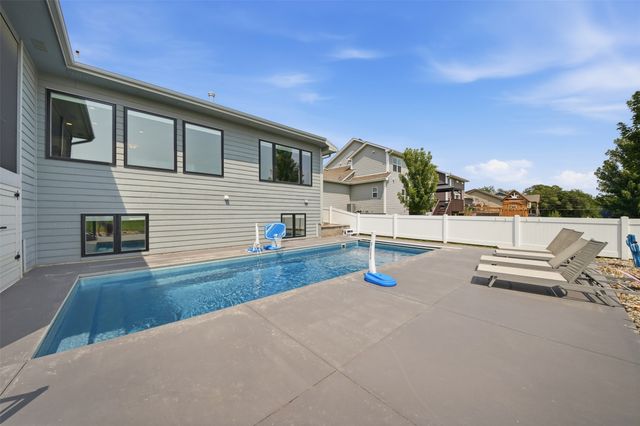 1716 Falcon Drive, Polk City, IA 50226