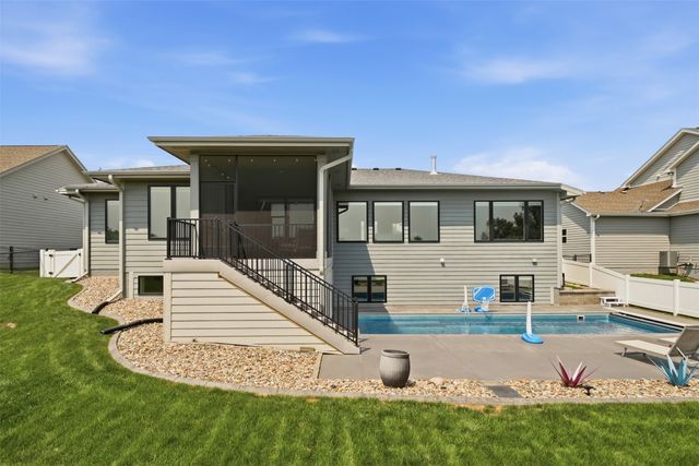 1716 Falcon Drive, Polk City, IA 50226