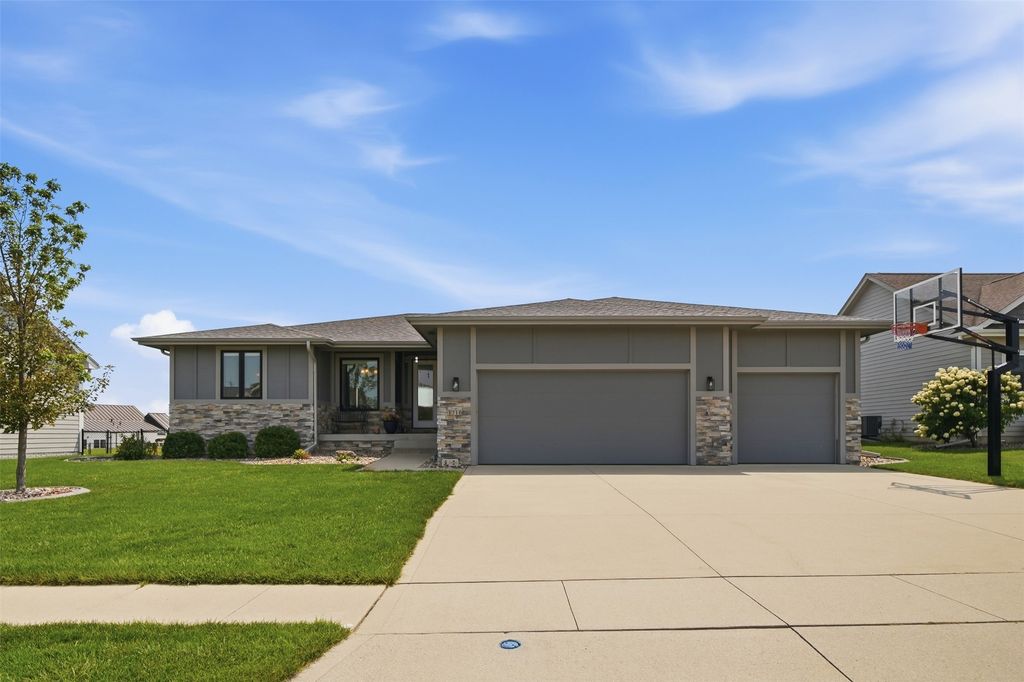 1716 Falcon Drive, Polk City, IA 50226