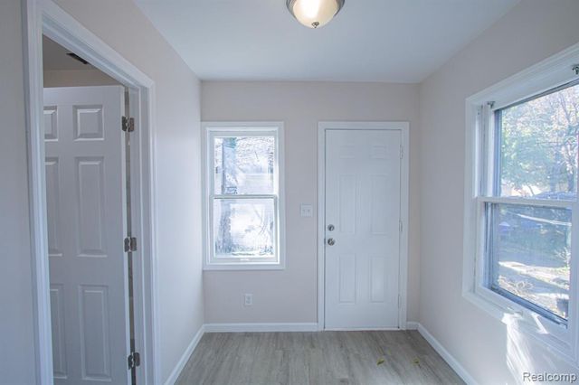 18403 Santa Rosa Drive, Detroit, MI 48221