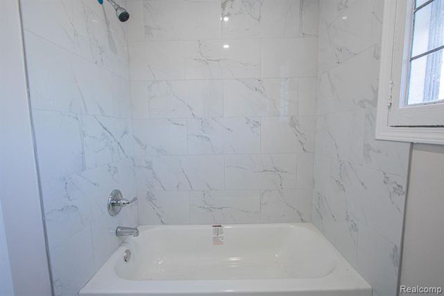 18403 Santa Rosa Drive, Detroit, MI 48221