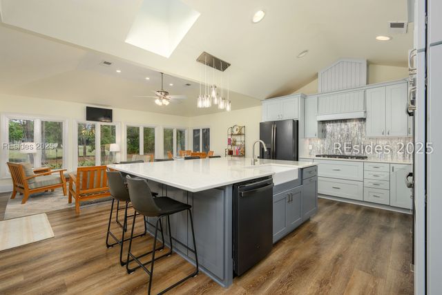 1 Greenwood Dr, Bluffton, SC 29910