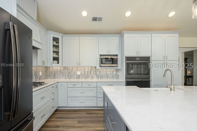 1 Greenwood Dr, Bluffton, SC 29910