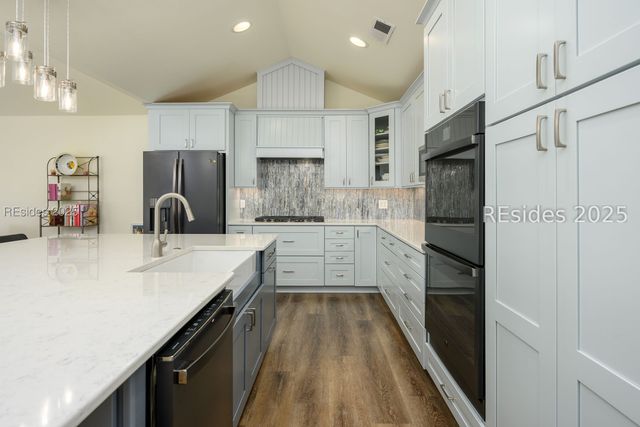 1 Greenwood Dr, Bluffton, SC 29910