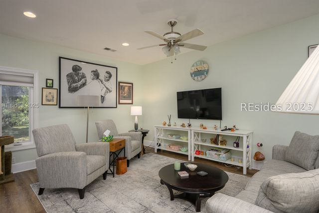 1 Greenwood Dr, Bluffton, SC 29910