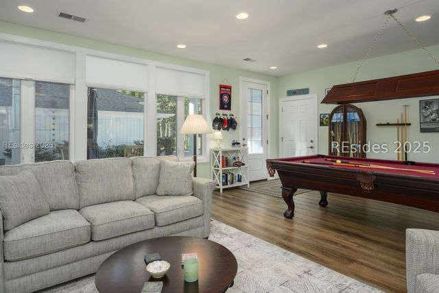 1 Greenwood Dr, Bluffton, SC 29910