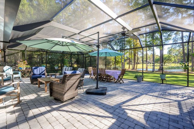 1 Greenwood Dr, Bluffton, SC 29910