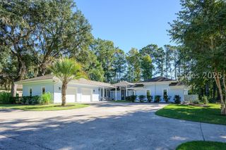 1 Greenwood Dr, Bluffton, SC 29910