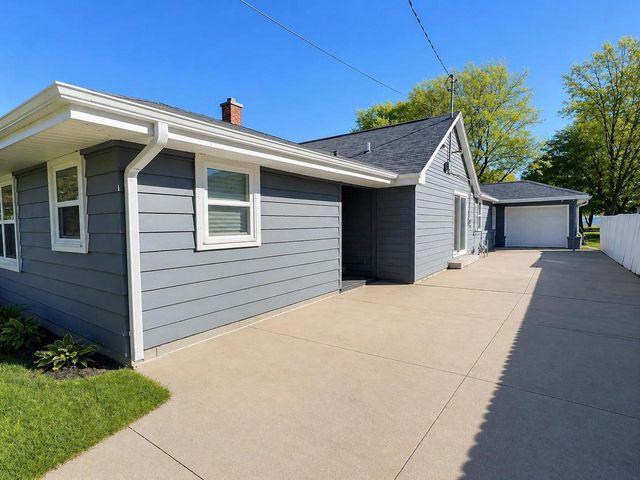 N9017 LAKESHORE DRIVE, Van Dyne, WI 54979