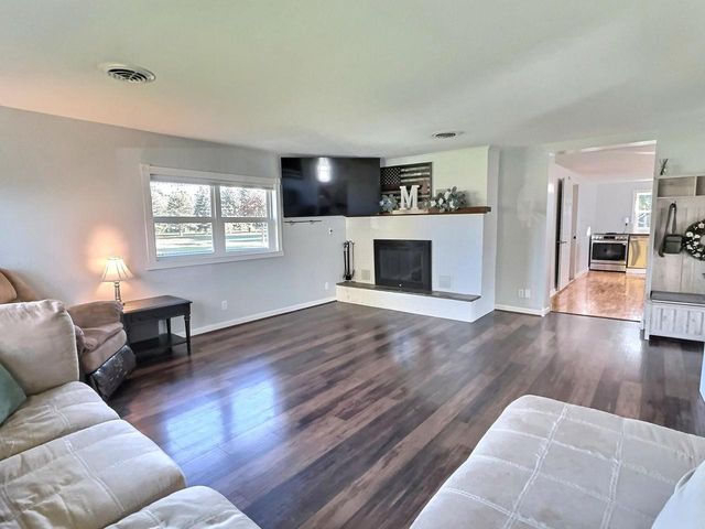 N9017 LAKESHORE DRIVE, Van Dyne, WI 54979