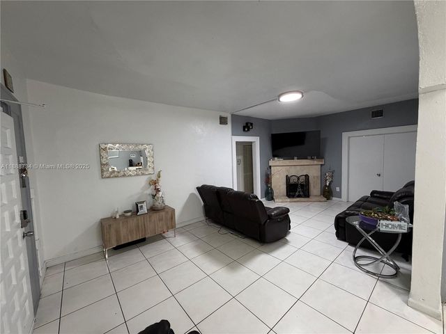3320 NW 14th Ave, Miami, FL 33142