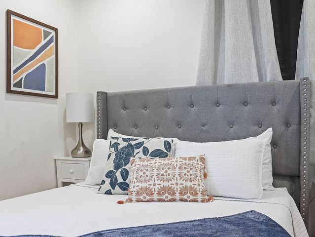 407 NW H Street, Bentonville, AR 72712