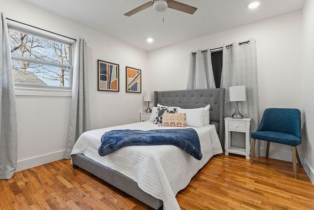 407 NW H Street, Bentonville, AR 72712