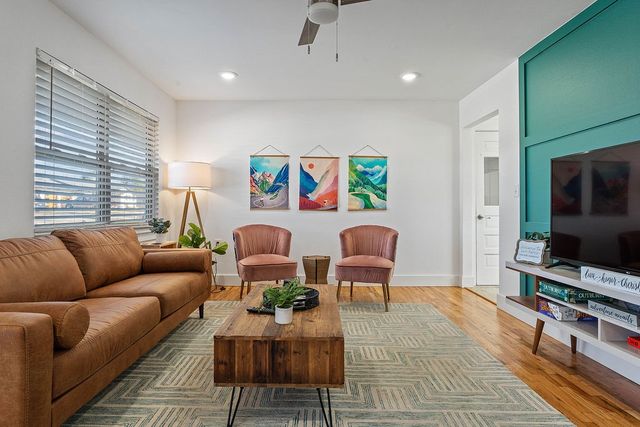 407 NW H Street, Bentonville, AR 72712