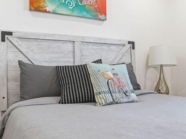 407 NW H Street, Bentonville, AR 72712