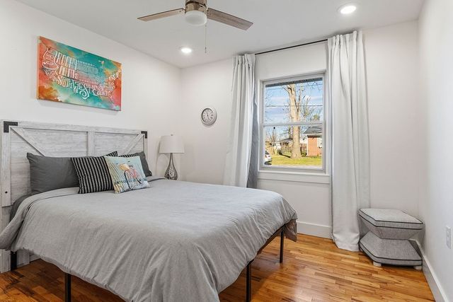 407 NW H Street, Bentonville, AR 72712