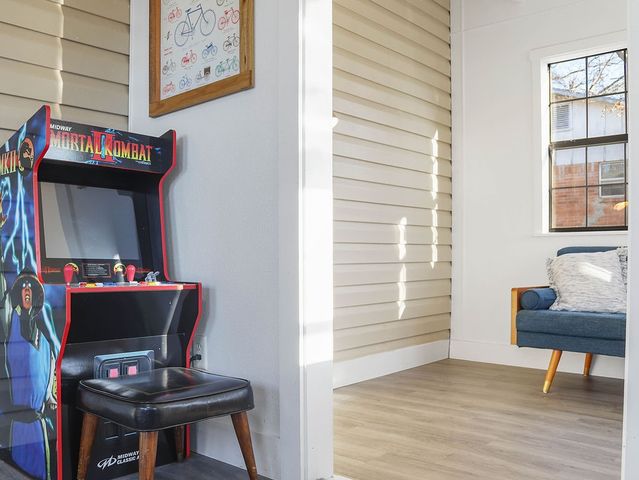 407 NW H Street, Bentonville, AR 72712