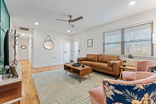 407 NW H Street, Bentonville, AR 72712