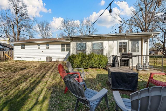 407 NW H Street, Bentonville, AR 72712