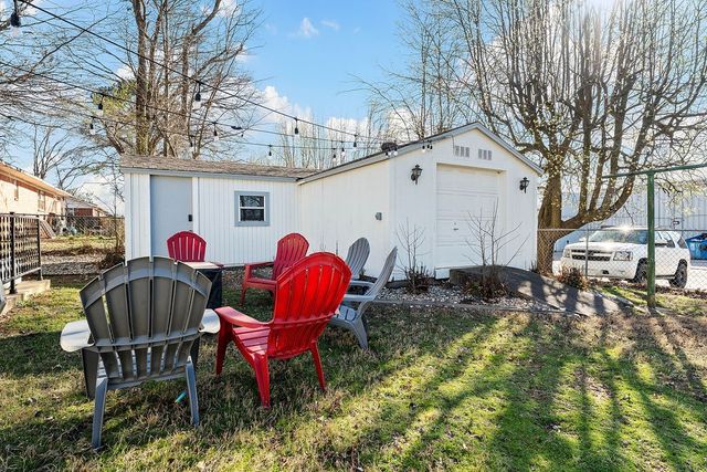 407 NW H Street, Bentonville, AR 72712