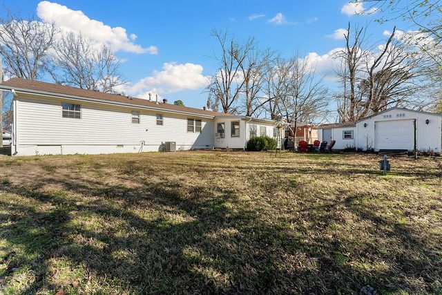 407 NW H Street, Bentonville, AR 72712