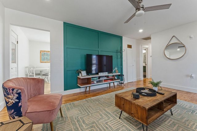 407 NW H Street, Bentonville, AR 72712