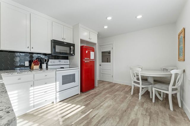 407 NW H Street, Bentonville, AR 72712