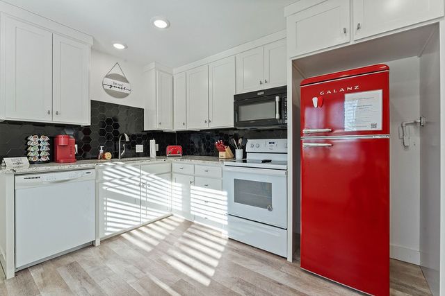 407 NW H Street, Bentonville, AR 72712