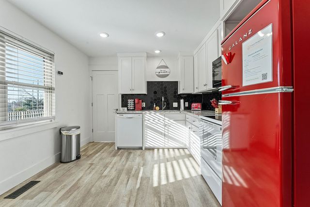 407 NW H Street, Bentonville, AR 72712