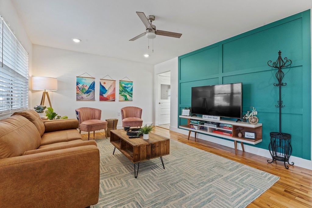 407 NW H Street, Bentonville, AR 72712